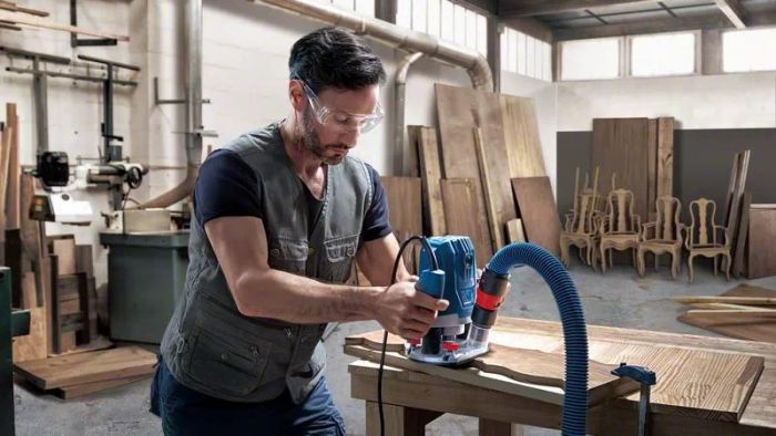 Фрезер Bosch Professional GOF 130 1300Вт цанга 6 та 8мм 11000-28000об/хв 3.5кг