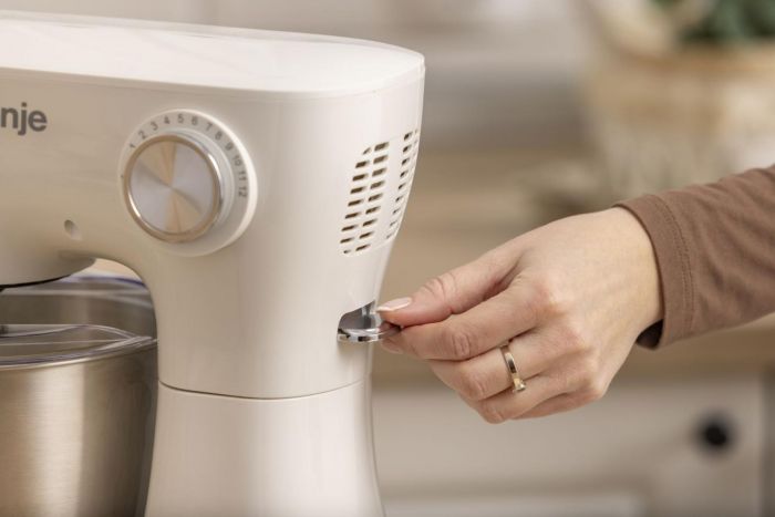 Кухонна машина Gorenje 800Вт, чаша-метал, корпус-пластик, насадок-3, білий