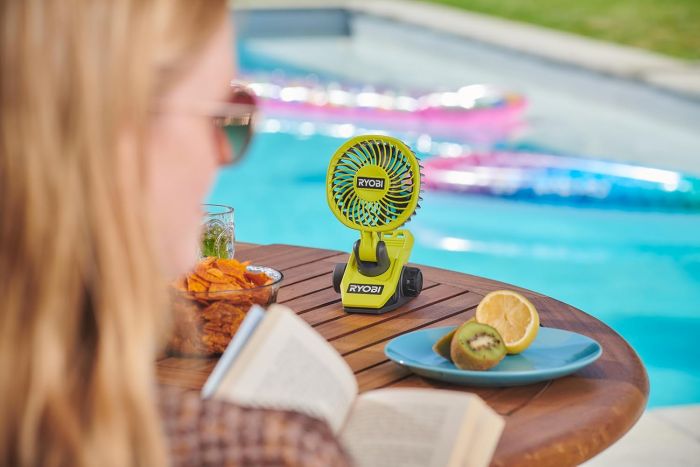 Вентилятор акумуляторний кліпса Ryobi USB Lithium RCF4-120G 4В акб 1х2А·год 3800об·хв обертання 325° поворот 180° 2 швидкості 0.29кг