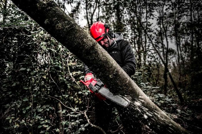 Пила ланцюгова акумуляторна Milwaukee M18 FCHS-0 18В шина 40см 6.4кг без АКБ та ЗП