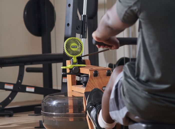 Вентилятор акумуляторний кліпса Ryobi USB Lithium RCF4-0 4В 3800об·хв обертання 325° поворот 180° 2 швидкості 0.29кг без АКБ та ЗП