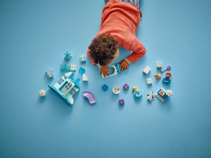 Конструктор LEGO DUPLO Disney Вечірка у крижаному палаці Ельзи та Анни