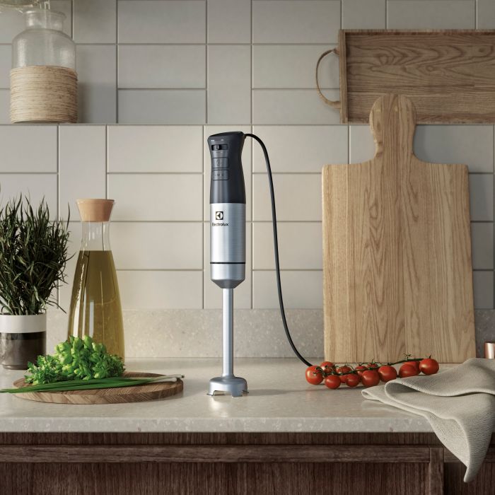 Блендер Electrolux заглибний 1000Вт, 4в1, чаша-700мл, чопер, насадка для пюре, чорний-метал