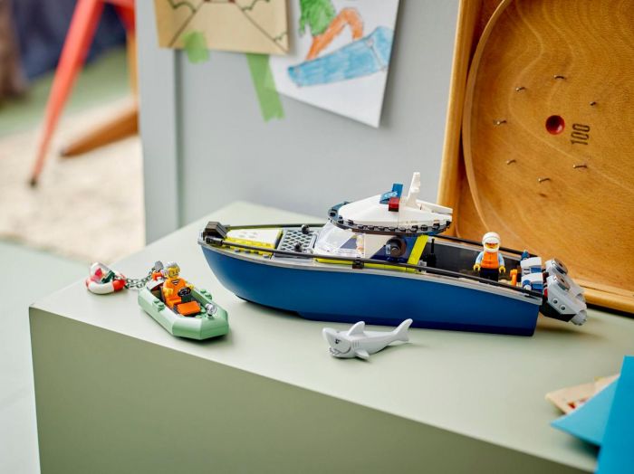 Конструктор LEGO City Переслідування на поліцейському катері