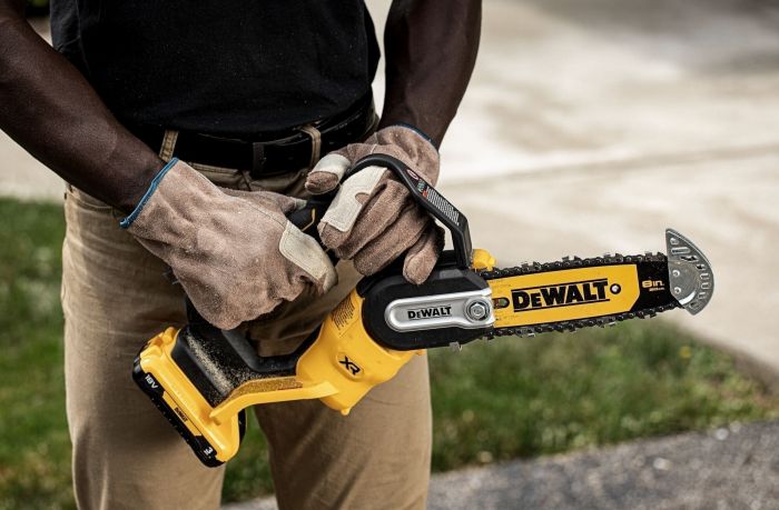 Пила ланцюгова акумуляторна DeWalt 18В XR Li-lon 8.6м/с шина 20см 2.1кг без АКБ та ЗП