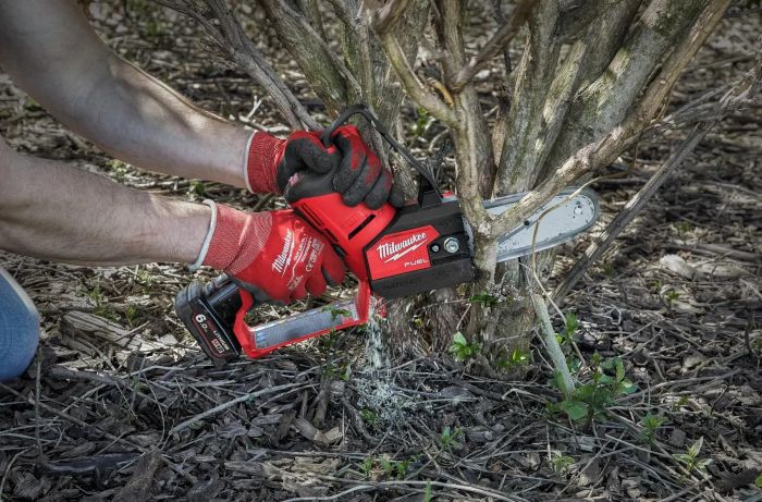 Пила ланцюгова акумуляторна Milwaukee M12 FHS-0 12В шина 15см 1.9кг без АКБ та ЗП