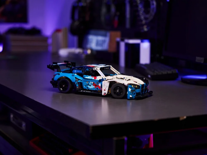 Конструктор LEGO Technic Автомобіль для перегонів BMW M4 GT3 EVO