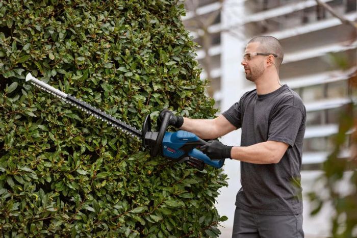 Кущоріз акумуляторний Bosch GHE 18V-60 18В 60мм крок різу 23мм 2.3кг без АКБ та ЗП
