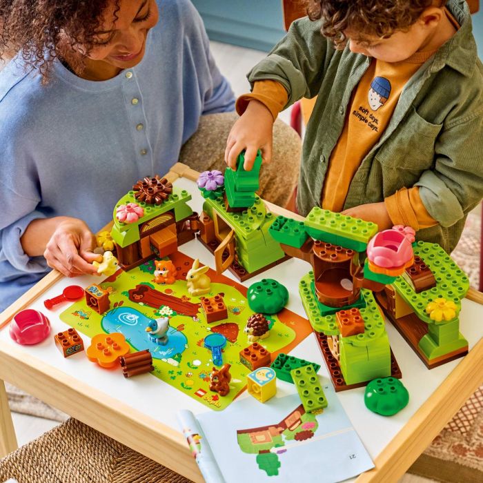 Конструктор LEGO DUPLO Town Ліс відкриттів із дикими тваринами
