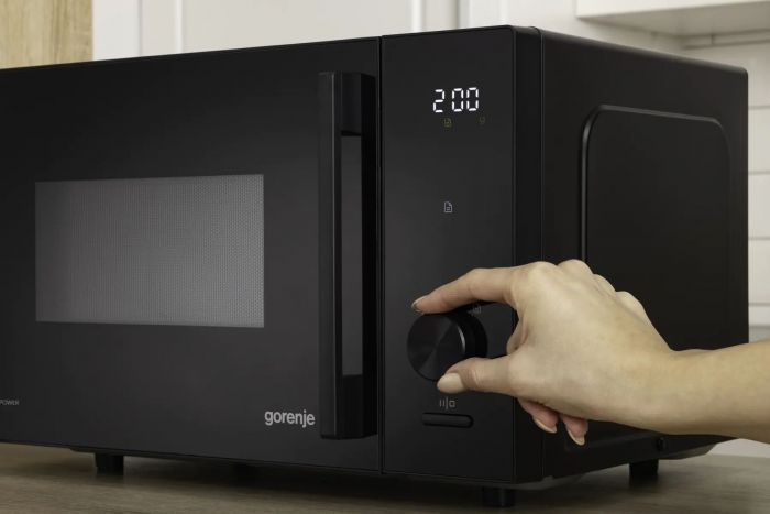 Мікрохвильова піч Gorenje, 23л, електр. керув., 800Вт, гриль, дисплей, 20 програм, інвертор, чорний