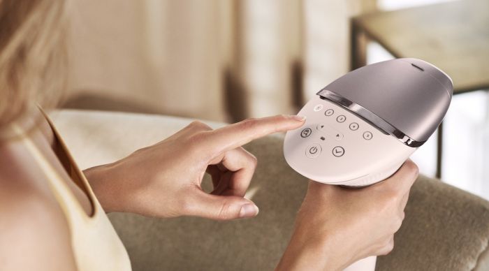 Фотоепілятор Philips Lumea IPL 9900 Series, акумуляторний , кіл-ть спалах.-450000, 2-4 см2, насадок-3, футляр, біло-золотий