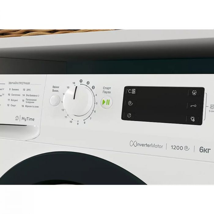 Пральна машина Indesit фронтальна, 6кг, 1200, C, 43см, дисплей, інвертор, люк чорний, білий