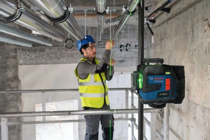 Нівелір лазерний Bosch GLL 12V-100-33 CG 12В/4АА до 30м ±0.3мм/м зелений промінь чохол 1.76кг