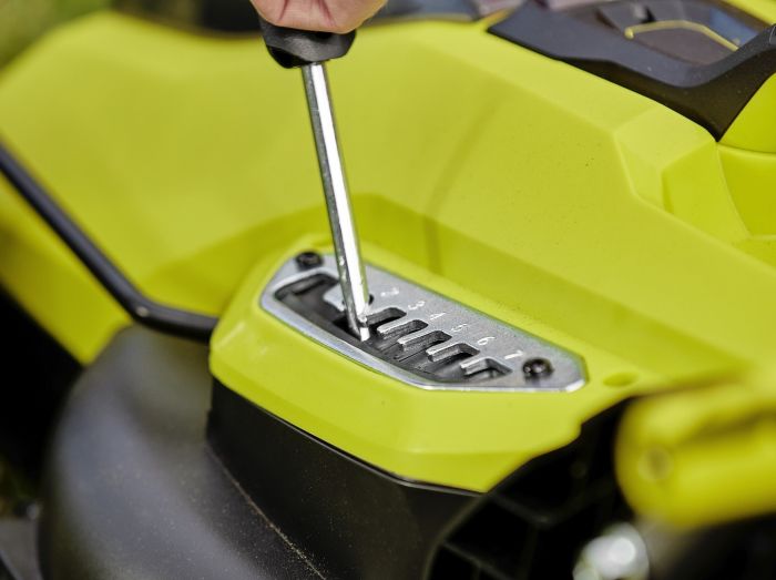 Газонокосарка акумуляторна Ryobi ONE+ HP RY18LMX33A-150 18В акб 1х5А·год 33см 30л 25-90мм 9.3кг