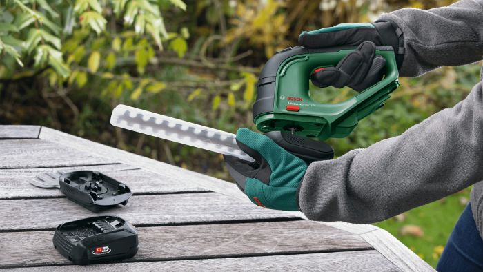 Ножиці для трави акумуляторні Bosch AdvancedShear 18V-10 + насадка кущоріз 10/20см крок різу 8мм 1xPBA 1x2.0А·год 2.45кг