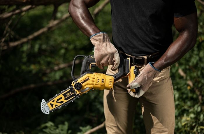 Пила ланцюгова акумуляторна DeWalt 18В XR Li-lon 8.6м/с шина 20см 2.1кг без АКБ та ЗП